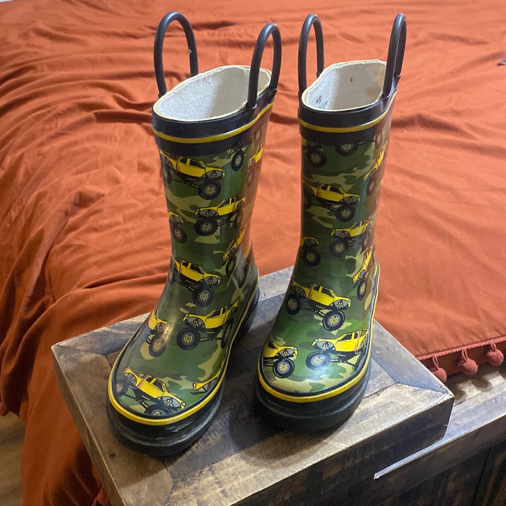 Western chief rain boots 7/8